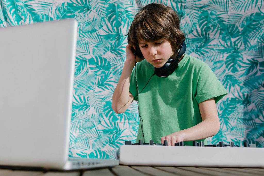 kids djing